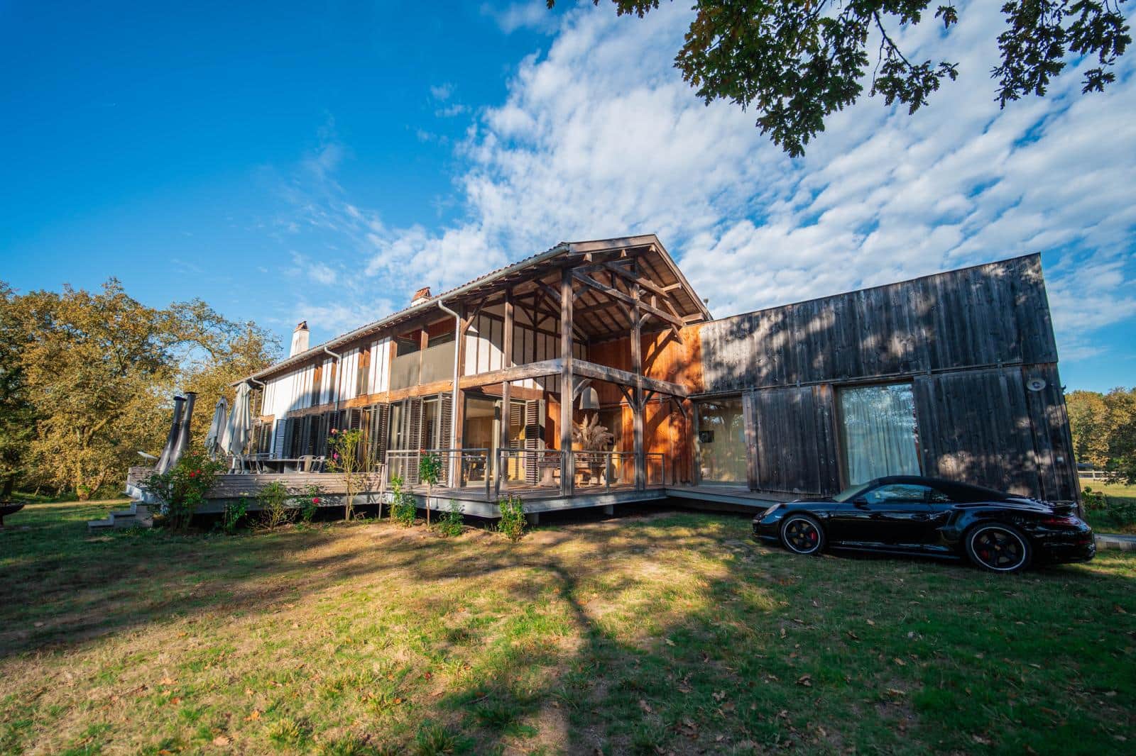 La maison d'architecte au crépuscule
